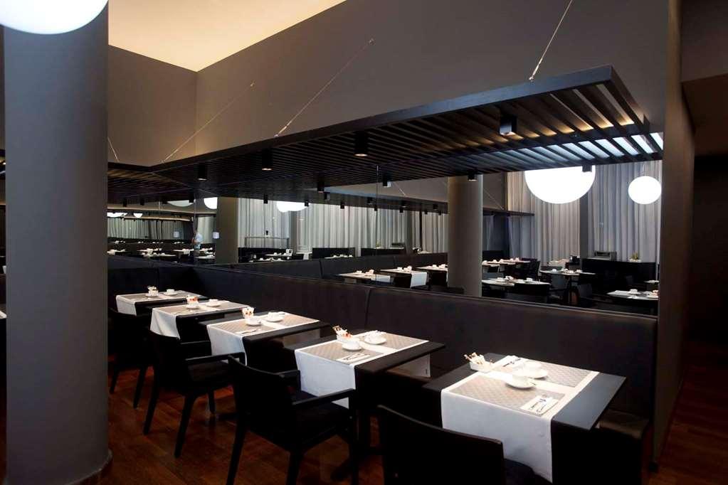 Hotel Carris Marineda La Coruña Restaurant bilde